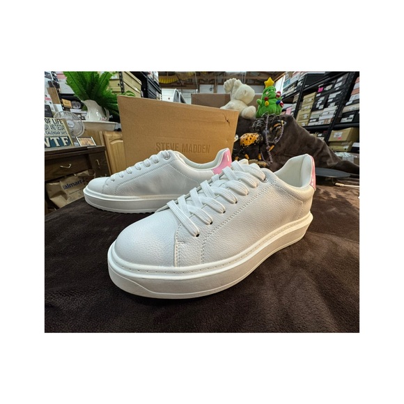 Steve Madden White Leather Sneakers with Pink Accents on heels size 11 - Picture 5 of 7